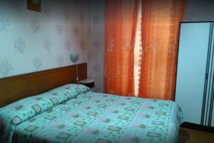 Room 3 of 16