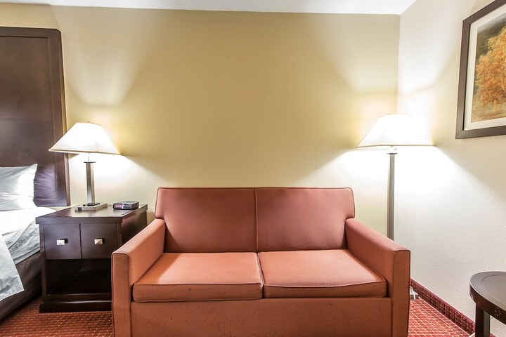1 King Bed (10 of 10)