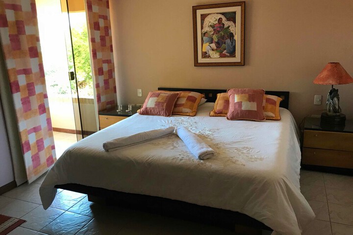 Room 4 of 25
