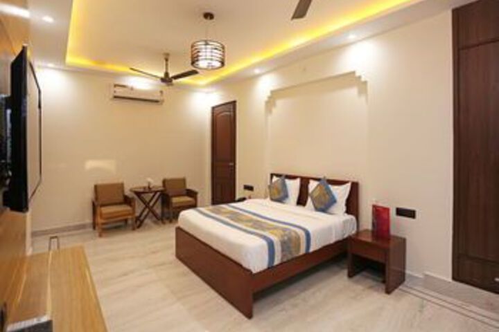 Room 13 of 22