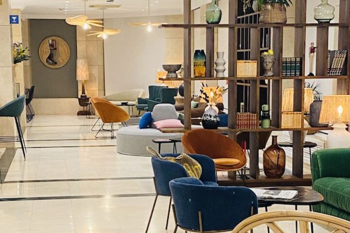 Entrance & Lobby