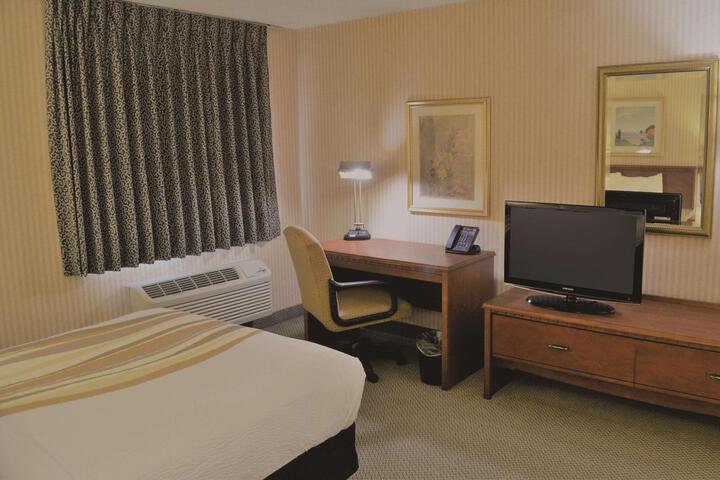 2 Double Beds (5 of 5)