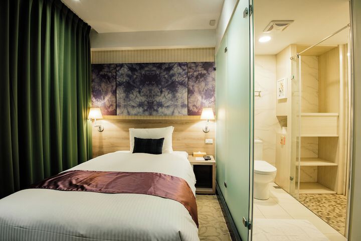 Room 25 of 53