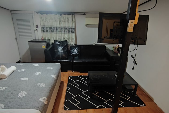 Room 12 of 30