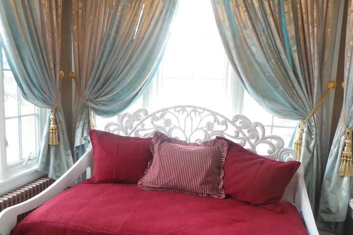 Room 47 of 90