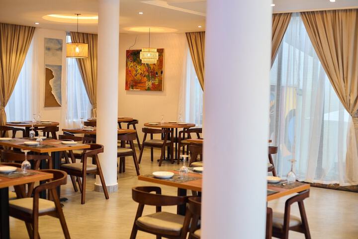 Dining 116 of 144