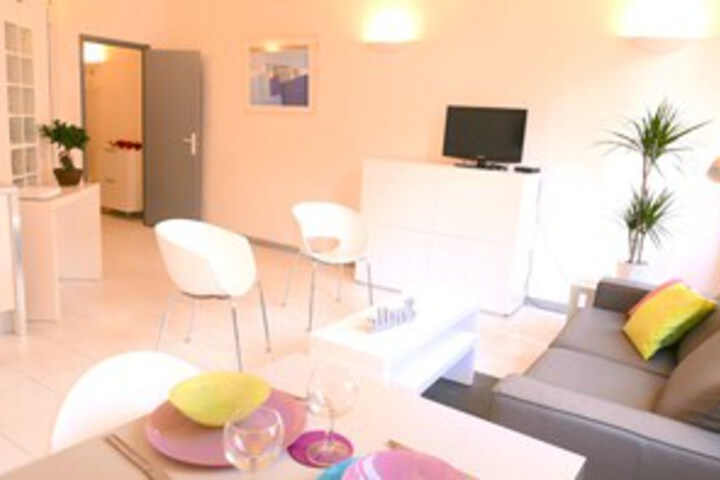 Room 7 of 12