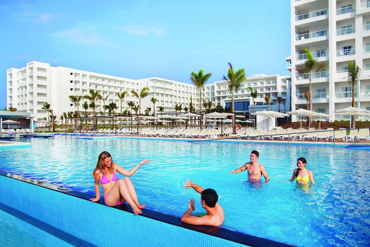 Hotel with Pool