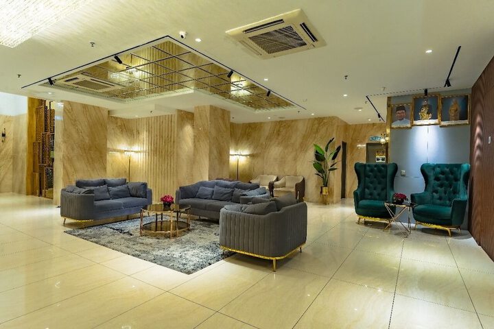 Room 15 of 28