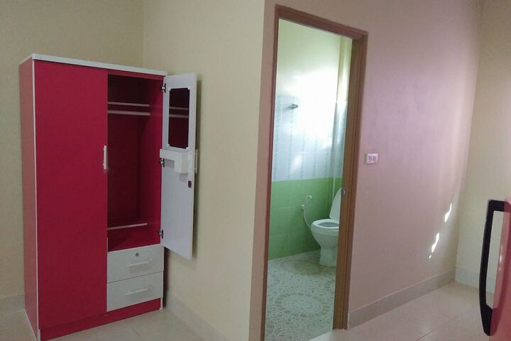 Room 9 of 10