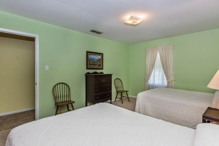 Room 5 of 11