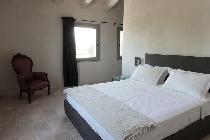 Room 5 of 60