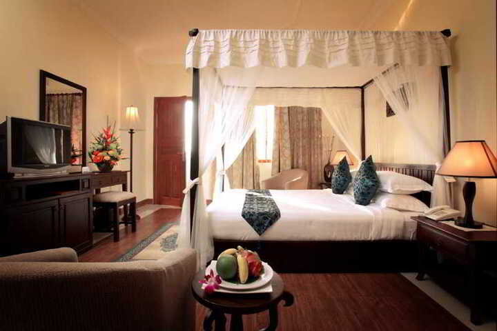 Room 5 of 8