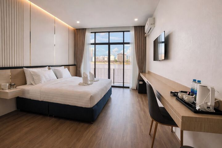 Room 12 of 36