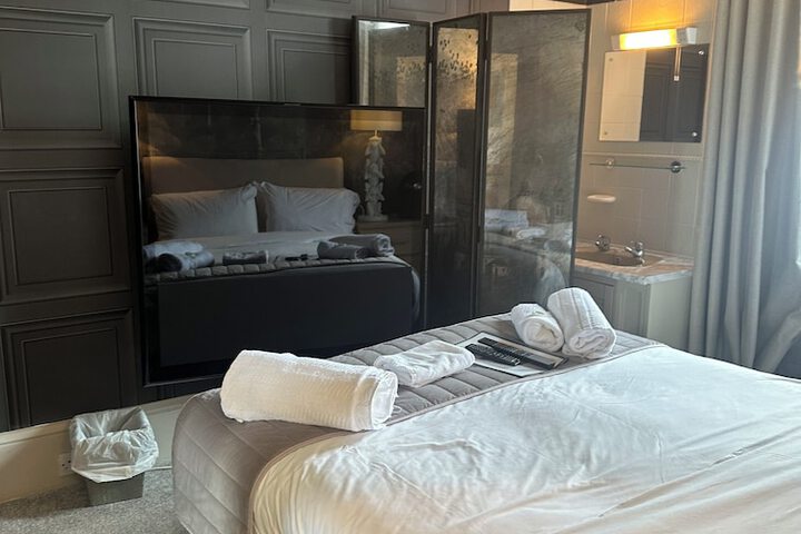 Room 73 of 171