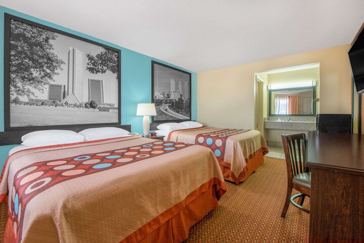 2 Queen Beds (5 of 8)