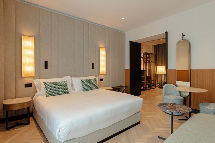 Room 28 of 47
