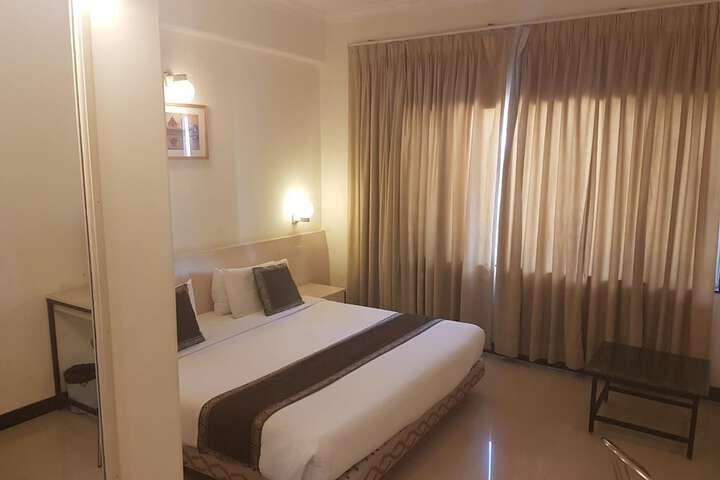 Room 14 of 36