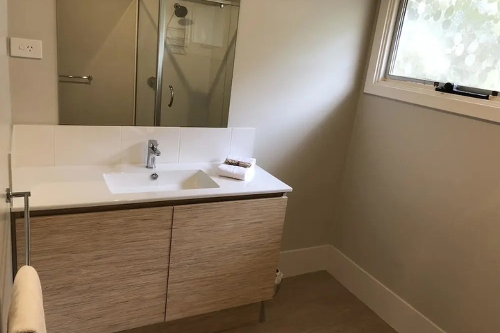 Room 6 of 10