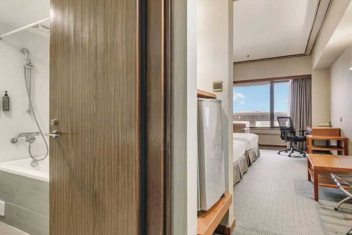 Room 33 of 149