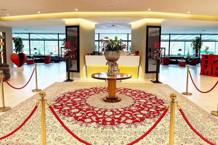 Guest Lobby