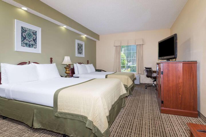 2 Double Beds Accessible Room (5 of 8)