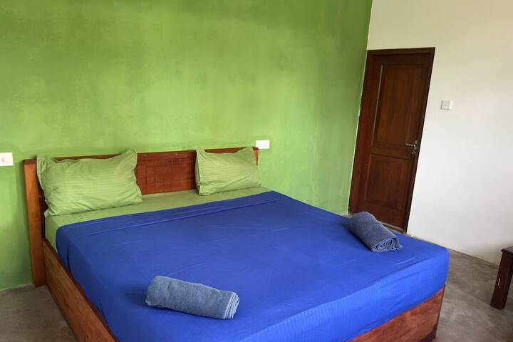 Room 13 of 34