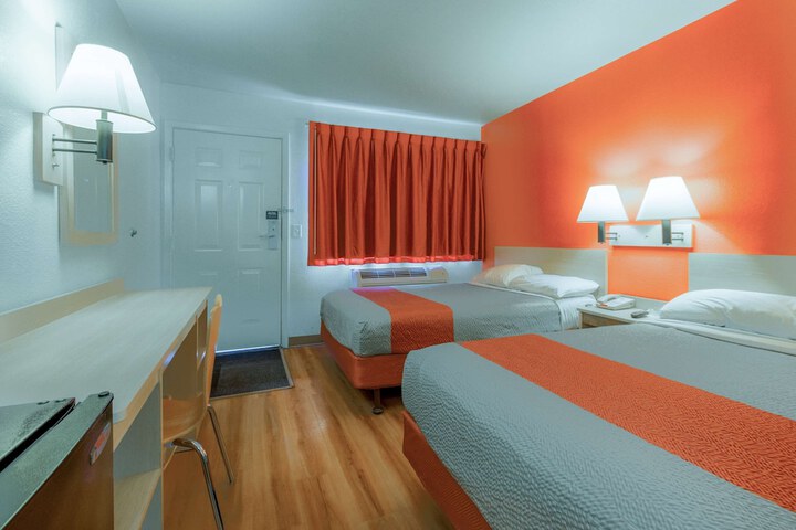 Room 13 of 29