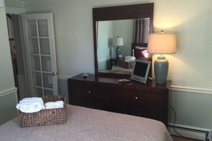 Room 9 of 42