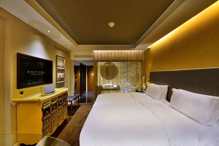 Room 3 of 66
