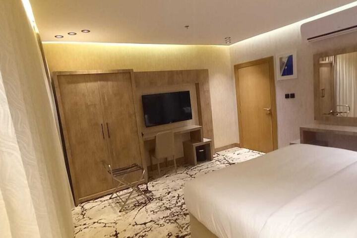 Room 9 of 38