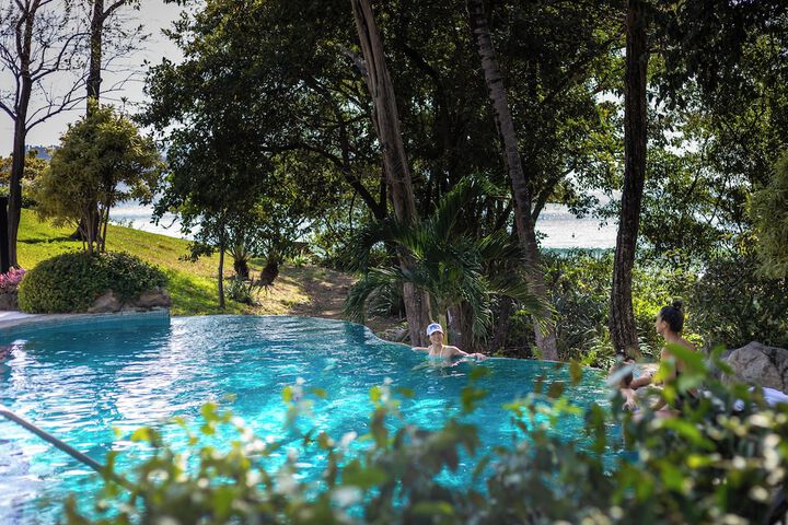 Pool 33 of 76