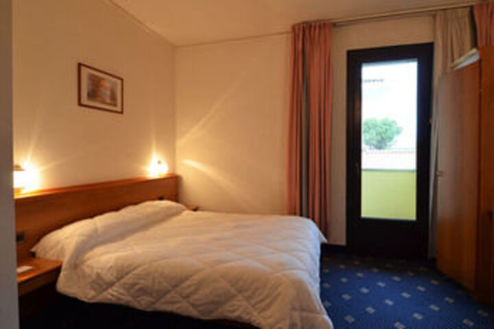 Room 11 of 50