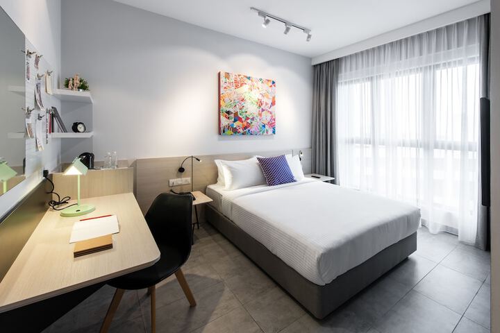 Room 10 of 33