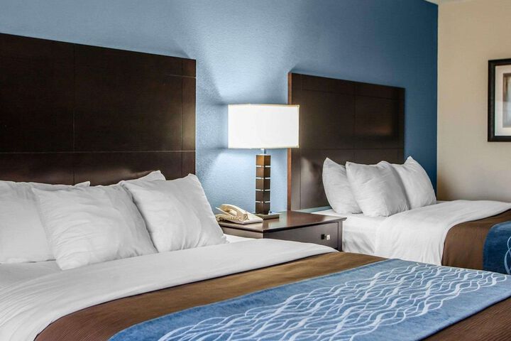 2 Queen Beds (1 of 7)