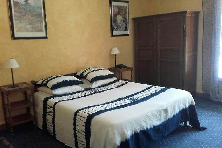 Room 4 of 17