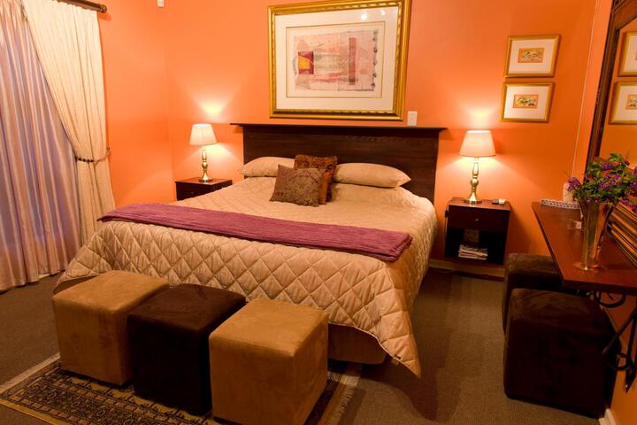 Room 6 of 14