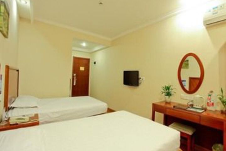 Room 20 of 35