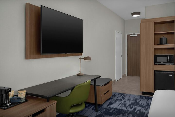 Room 6 of 42