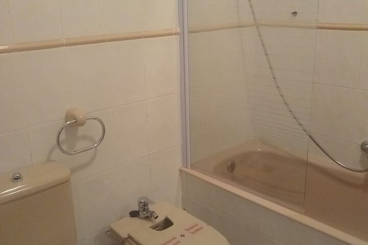 Room 17 of 38