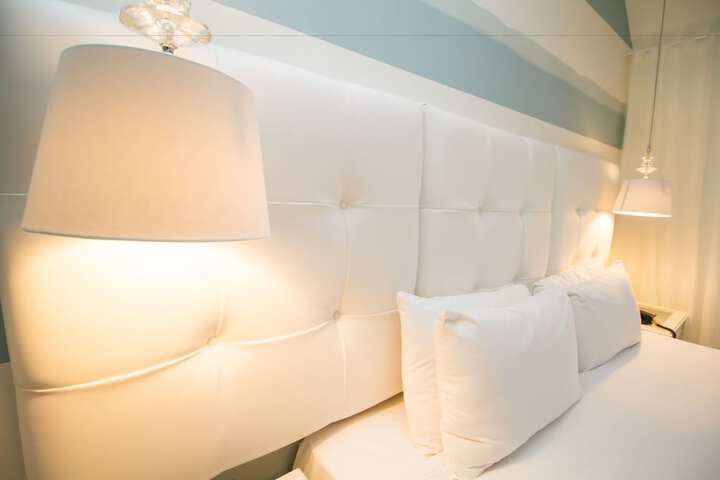 Room 8 of 141