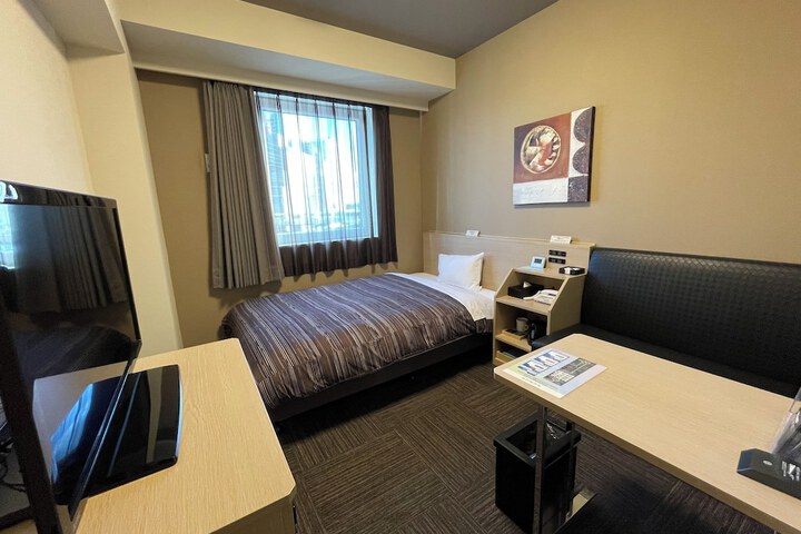 Room 11 of 37