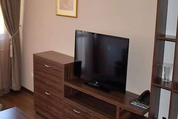 Room 6 of 7