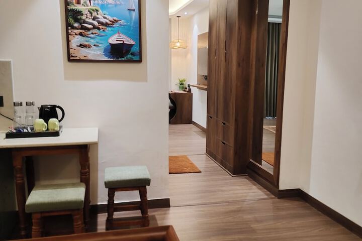 Room 8 of 30