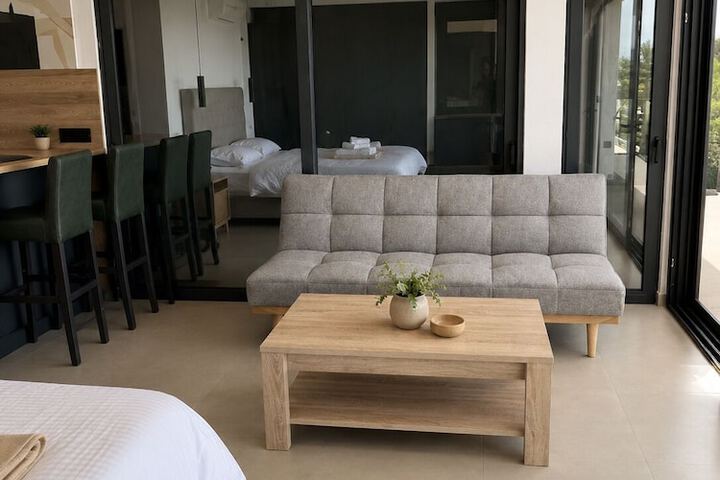 Room 2 of 33