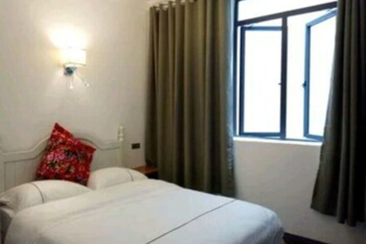Room 11 of 19