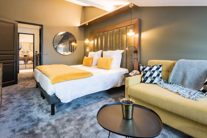 Room 14 of 100