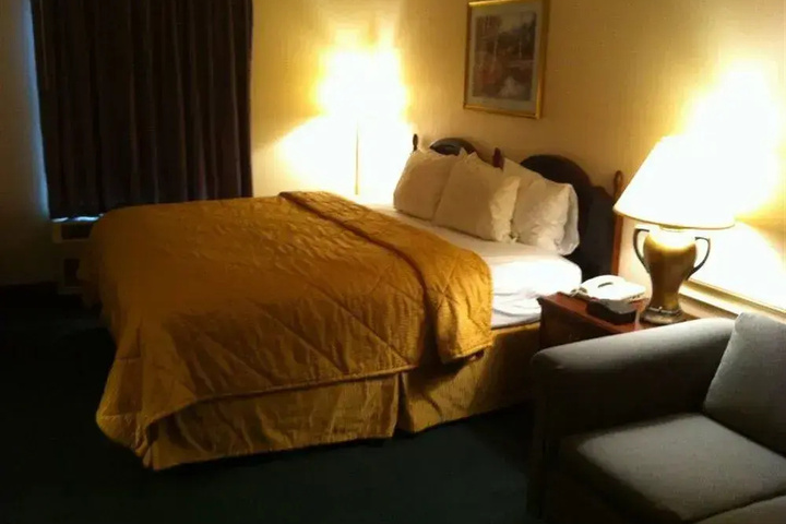 Room 4 of 13