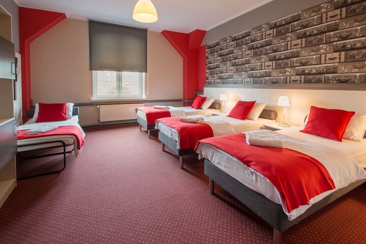 Room 4 of 39