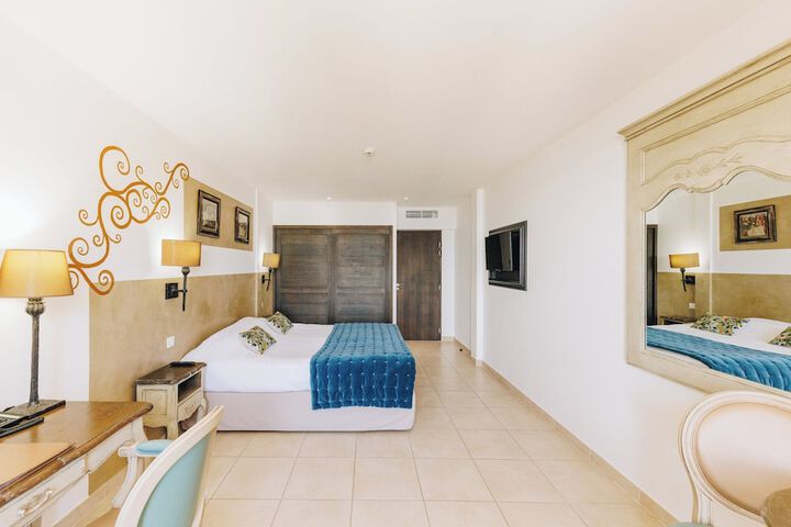 Room 4 of 94